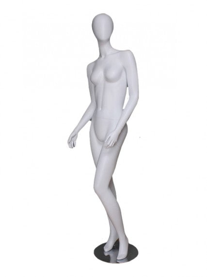 CROSS ONE’S LEG MANNEQUIN