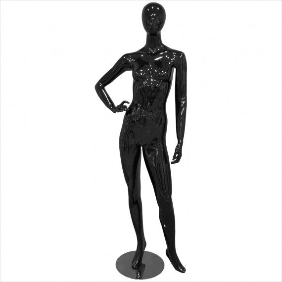 RIGHT HAND ON HIP B/W MANNEQUIN